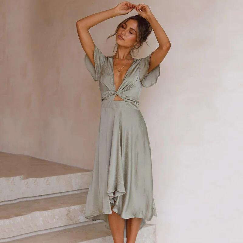 Suri | Flowy Midi Dress With Slit - Motheero