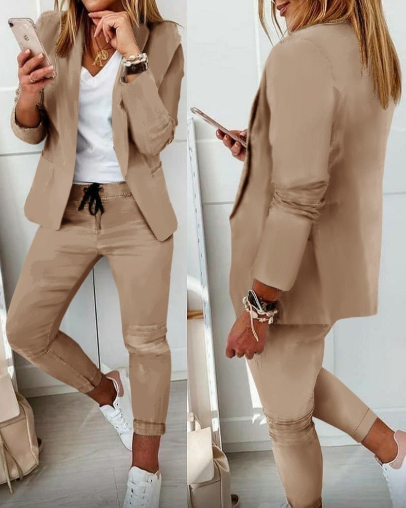 Yassi | Elegant Business Outfit Blazer and Trouser