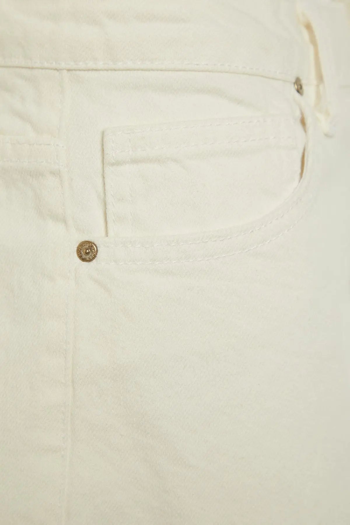 Zarina | Plus Sized High-Waisted Denim Shorts - Motheero
