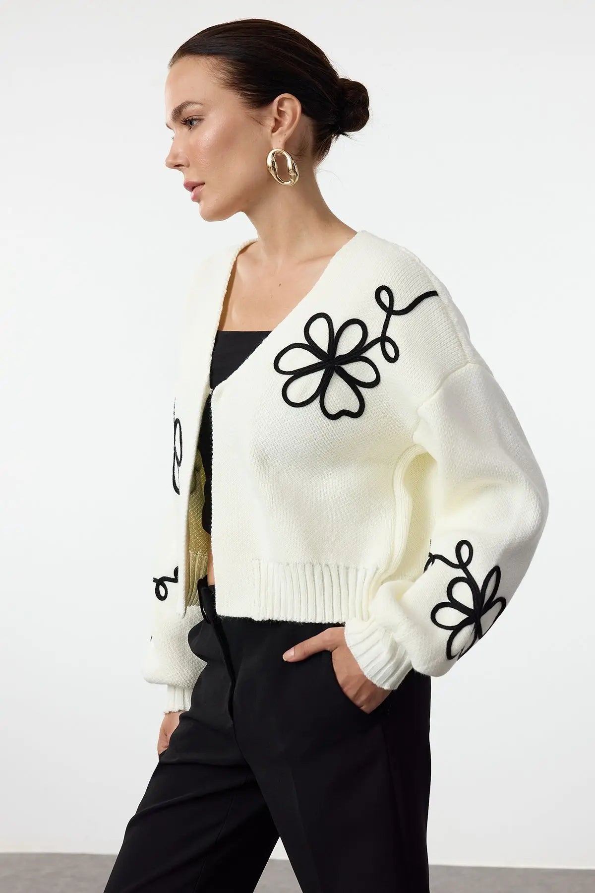 Flomboi | Elegant Floral Lines Cardigan