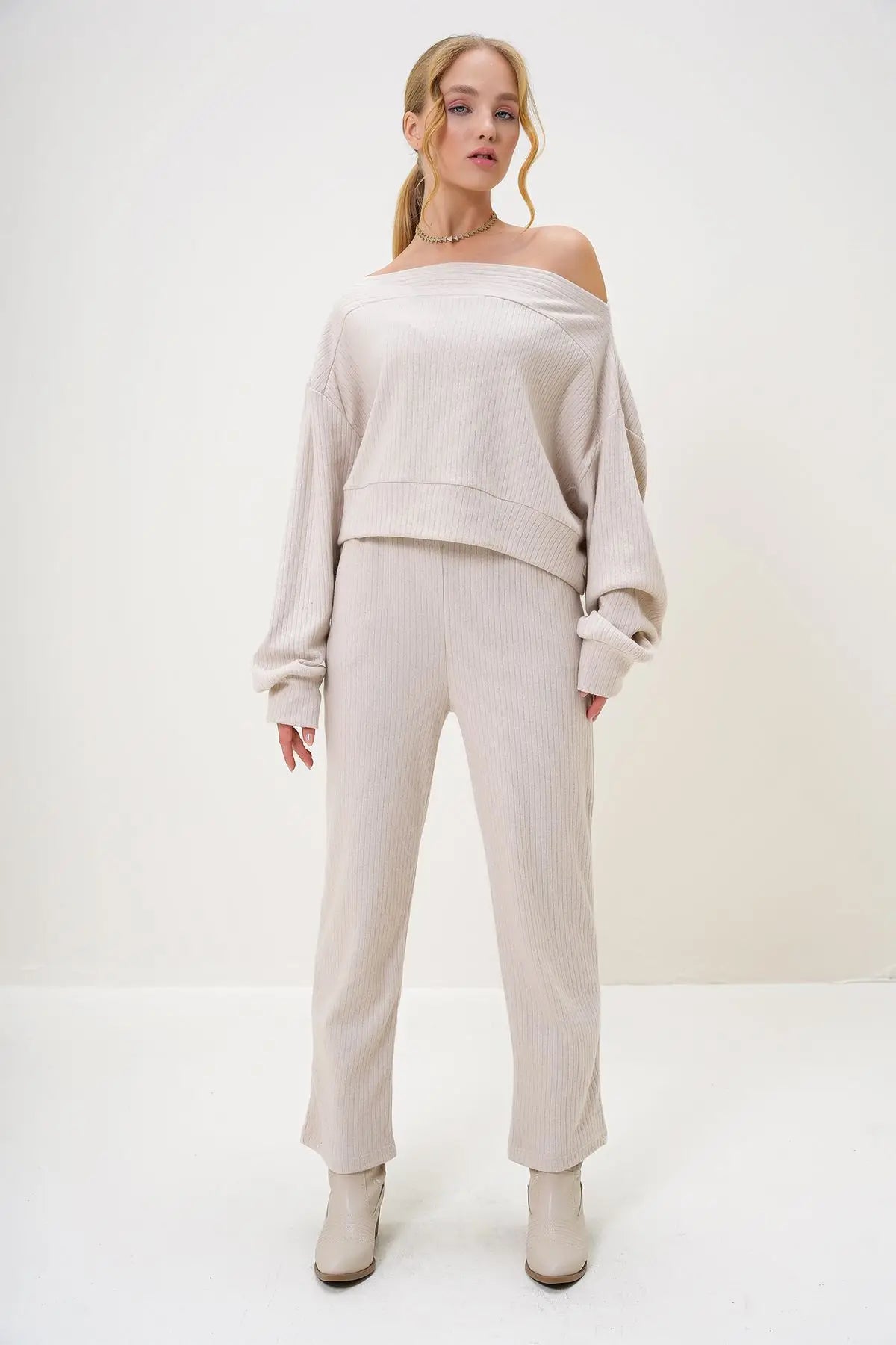 Rohana | Loungewear Relaxed Set Off Shoulder Sweatshirt and Trousers