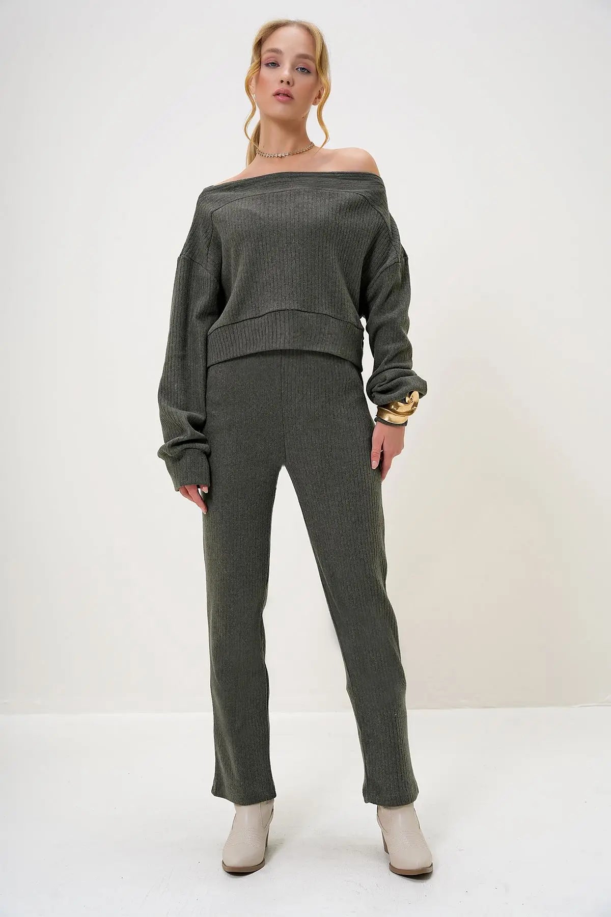 Rohana | Loungewear Relaxed Set Off Shoulder Sweatshirt and Trousers