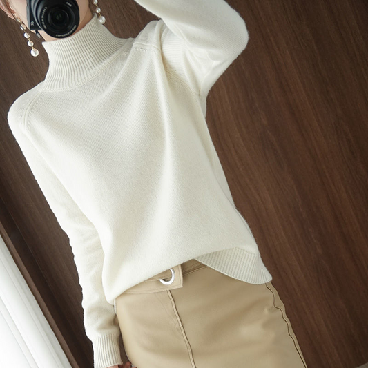 Aurelia | Simple Turtleneck Sweater