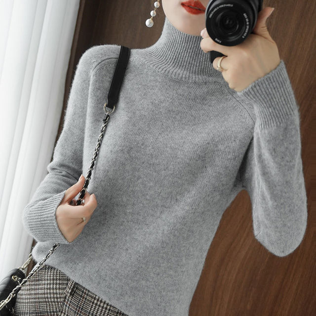 Aurelia | Simple Turtleneck Sweater