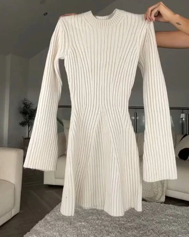 Guinevere | Elegant Long-Sleeve Dress - Motheero